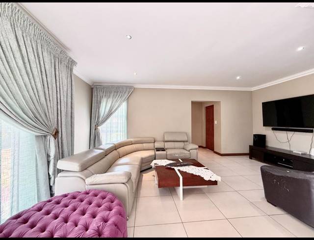 3 BEDROOM HOUSE FOR SALE IN THATCHFIELD